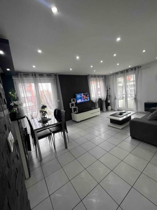 Tres Bel Appartement Entre Paris Et Disneyland ローニュ エクステリア 写真